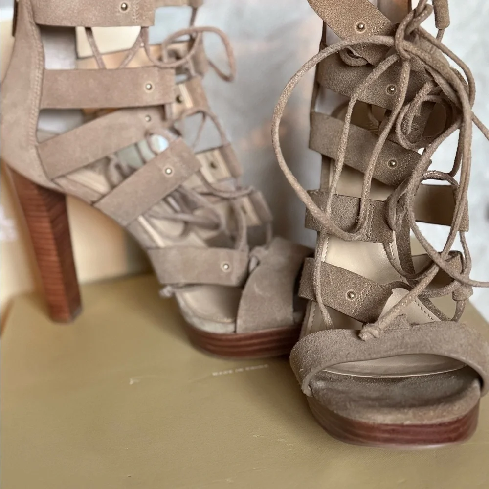 Michael Kors Sofía Platform suede-desert color- size 7 1/2